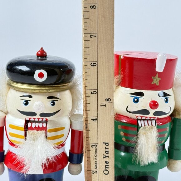 Vintage Handmade Wooden Nutcrackers Pair 6" Tall Red & Green Damaged Condition - Picture 6 of 7